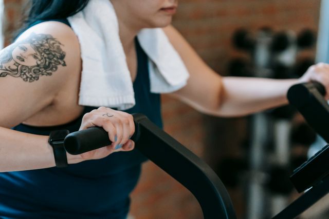 Aprenda a montar um treino em casa para mães usando bicicleta ergométrica de forma prática e progressiva.